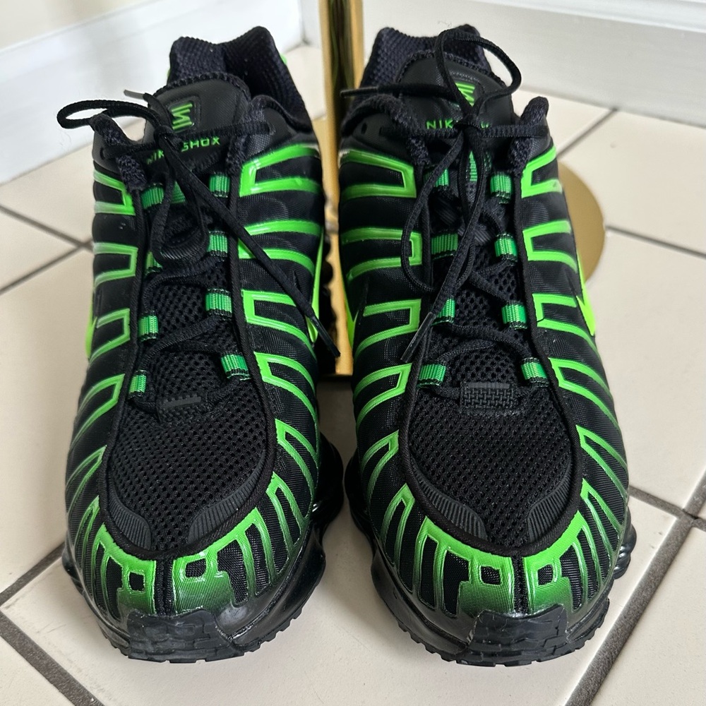 EUC Nike Men’s Shox TL Black/Green Sneakers - Size 11.5 - Picture 2 of 9